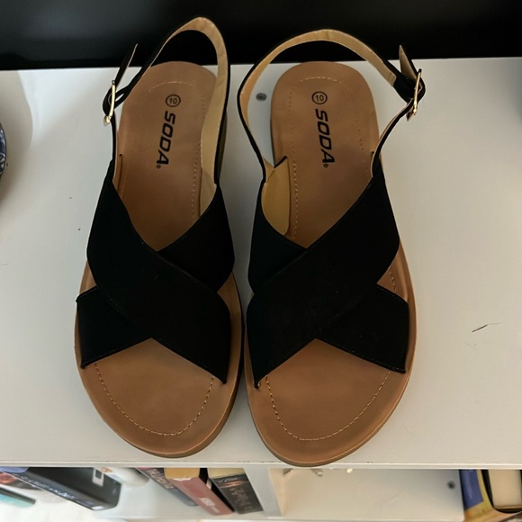 Black Sandals NWOT - Picture 1 of 3